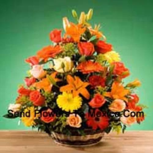 Corbeille de fleurs assorties comprenant des roses et des géraniums de différentes couleurs. Cette corbeille contient également des remplissages saisonniers